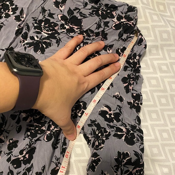 Banana republic blouse Size 10 (but fits smaller) - Picture 3 of 7